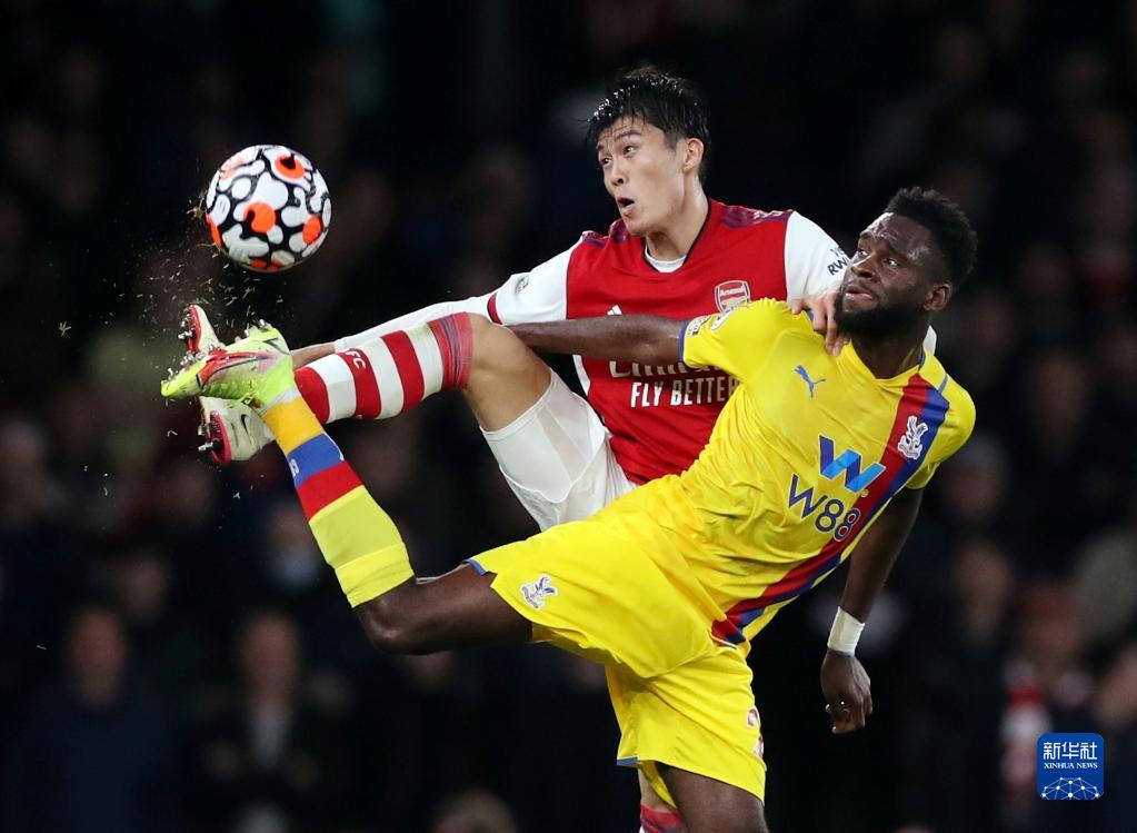 阿森纳客场轻取水晶宫，厄齐尔闪耀，枪手重现曙光