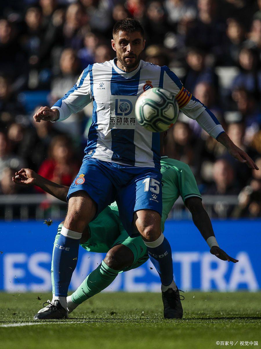 皇家社会门将神勇扑救，帮助球队保持不败