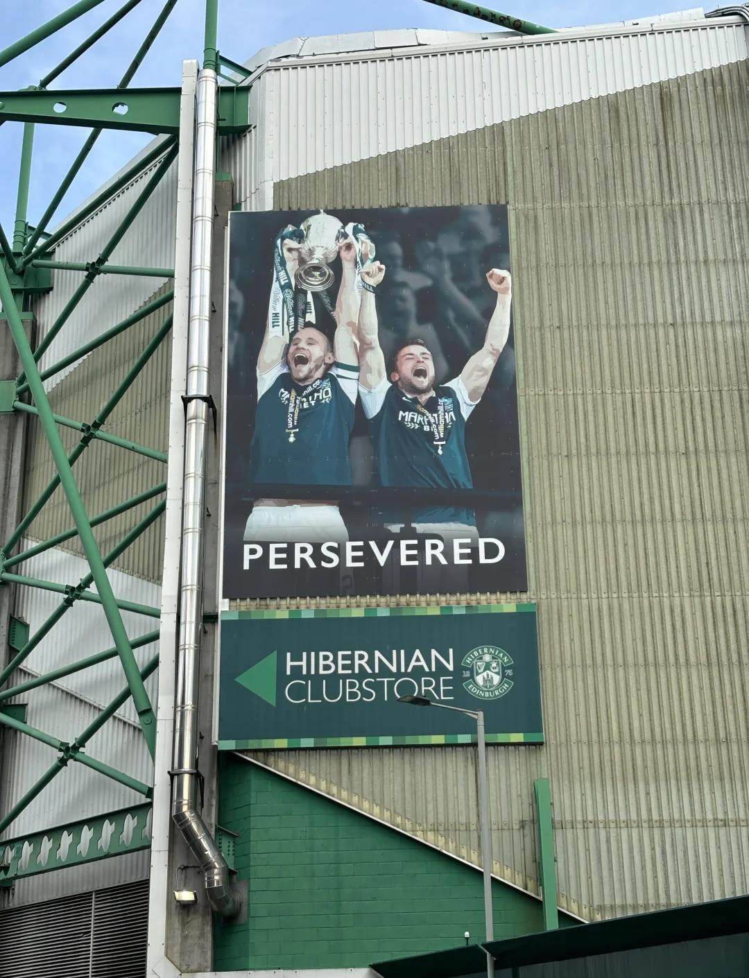 欧冠决赛现场泪目，球迷狂欢