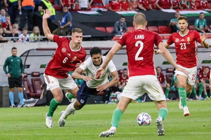 新一轮欧国联足球赛事：球队备战奋发图强的简单介绍