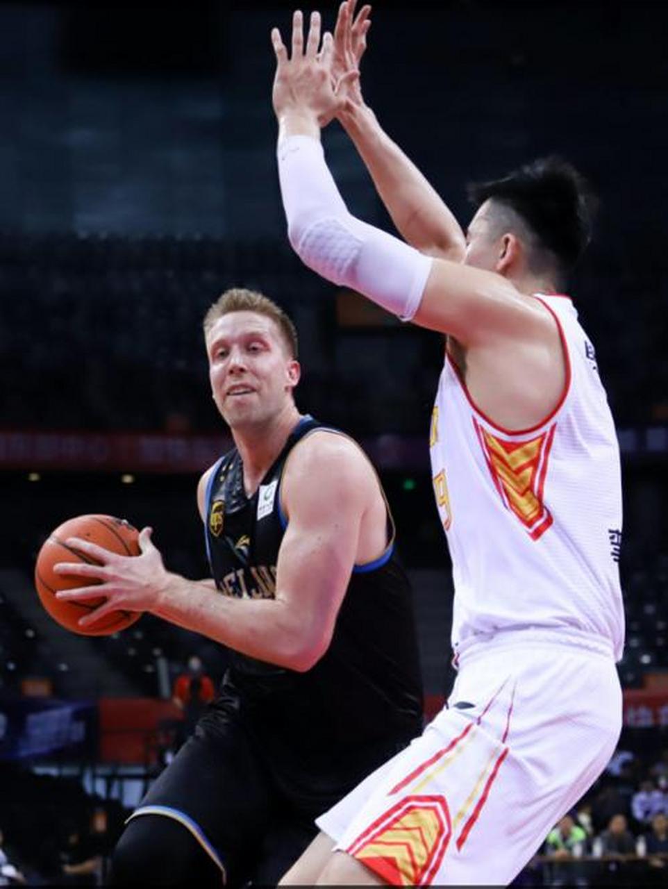 国王完胜中国男篮,汉密尔顿打破历史纪录的简单介绍 国王完胜中国男篮,汉密尔顿打破历史纪录的简单介绍