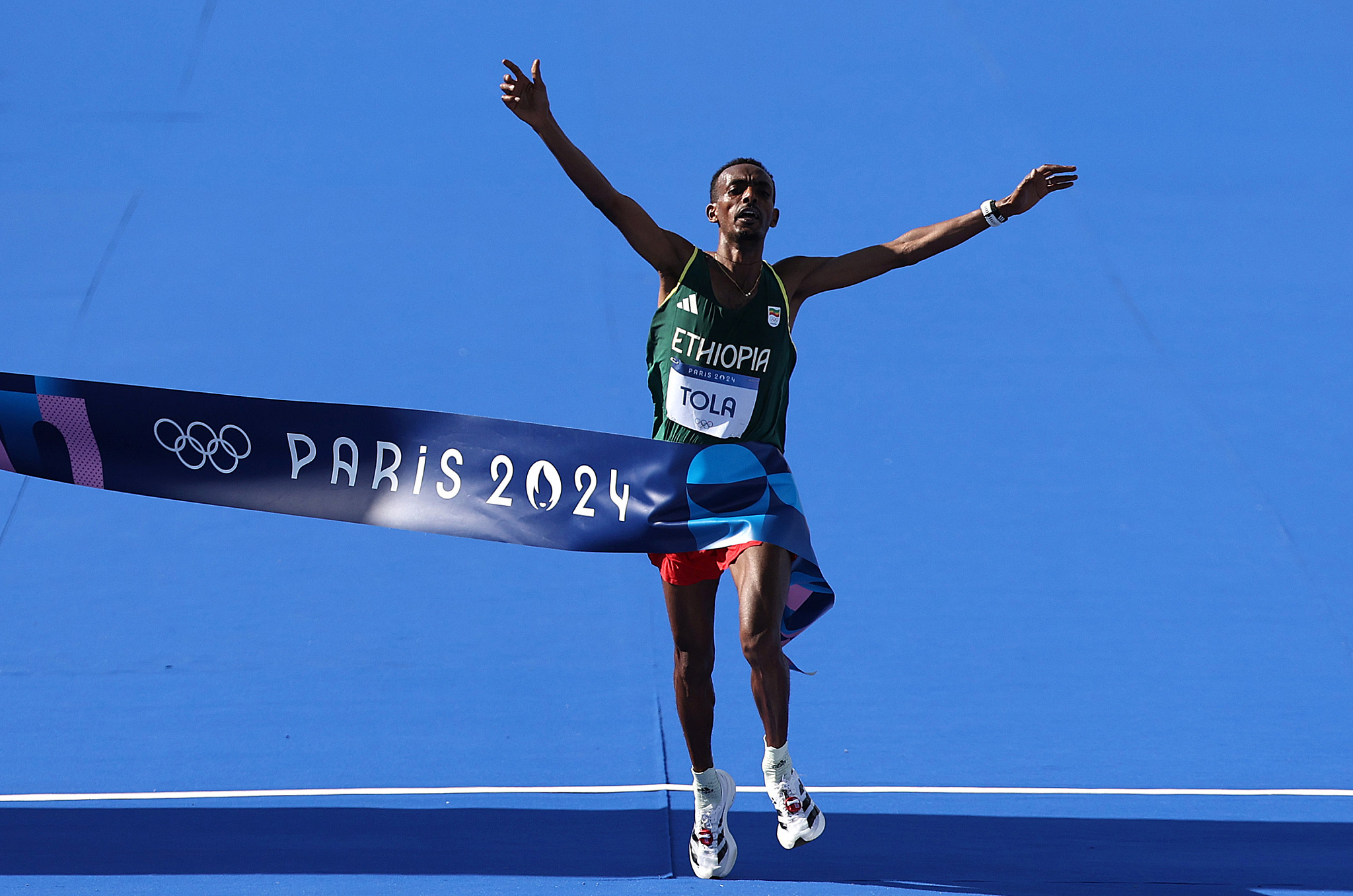 力挽狂澜!一名球员奋勇搏杀,为胜利不懈努力 力挽狂澜!一名球员奋勇搏杀,为胜利不懈努力