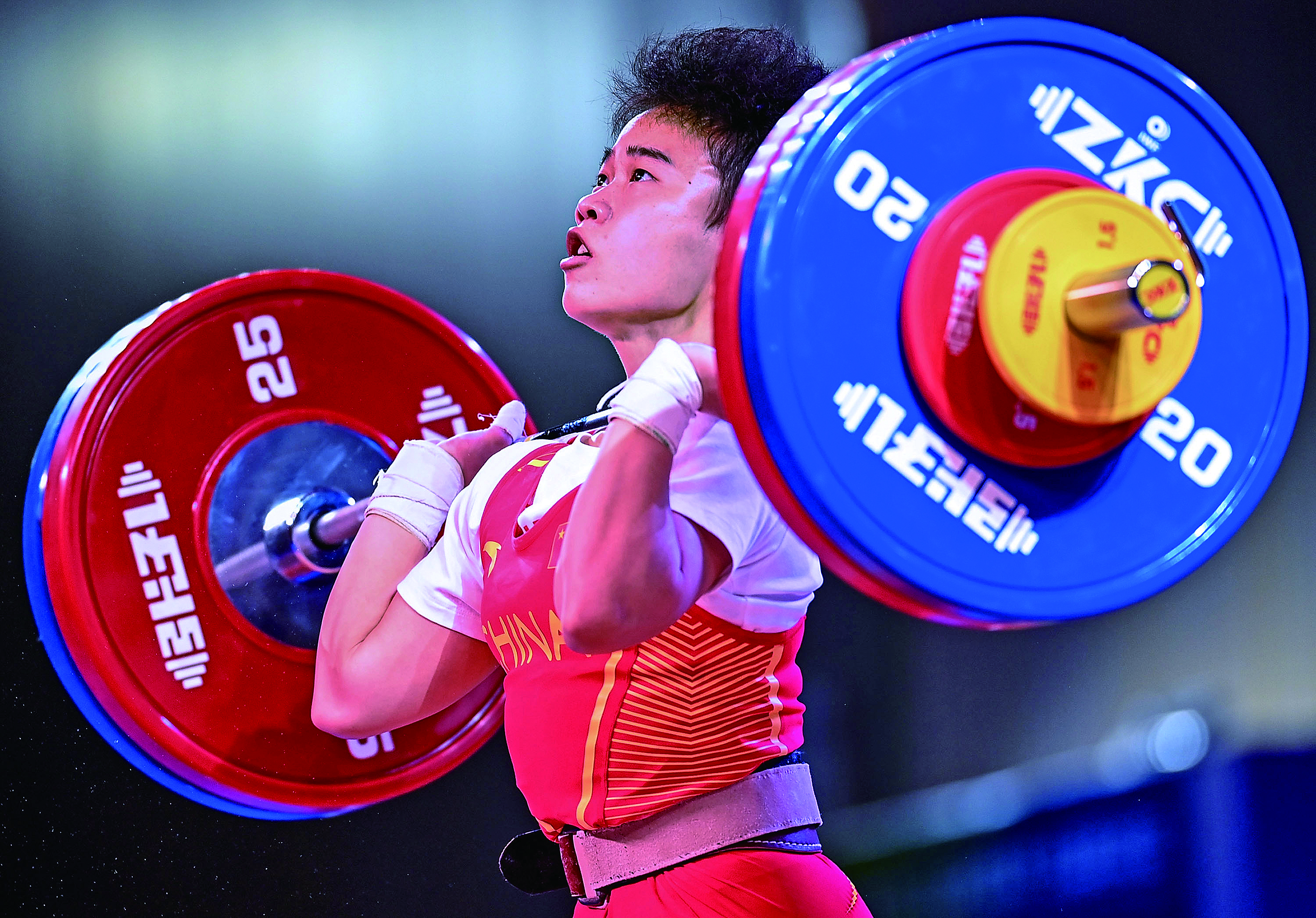 德国举重明星展现实力，实现逆袭