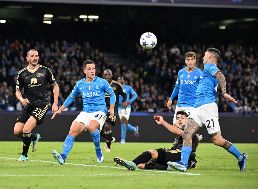 那不勒斯三连胜，领跑意大利足球联赛的简单介绍