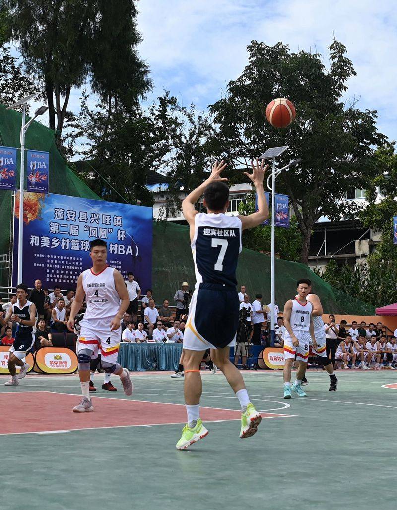 四川球队追逐梦想，只争朝夕向着胜利进发的简单介绍