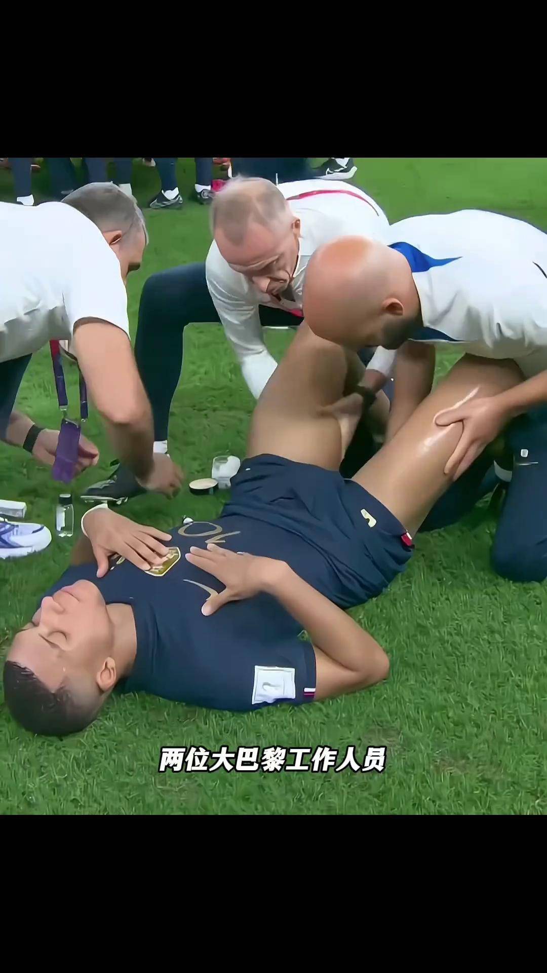 球员技艺精湛，展现球场精彩瞬间