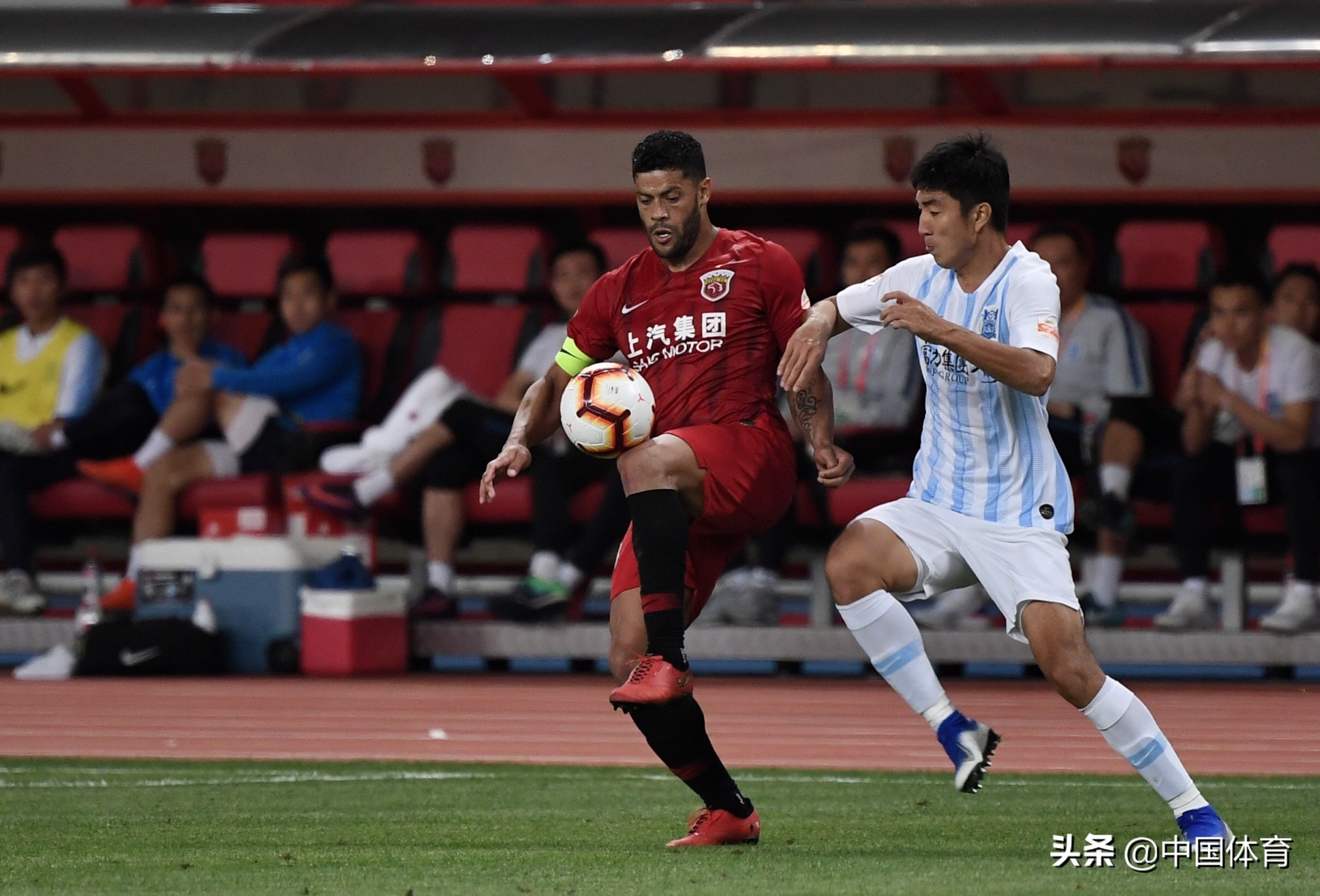 包含富力主场对上海上港，背水一战的词条