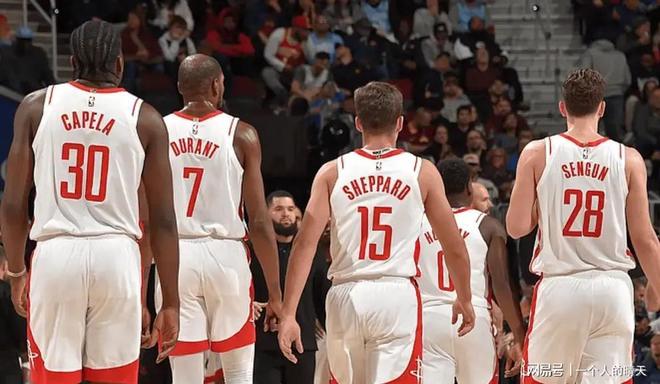 深圳队横扫掘金，范弗利特带队取胜