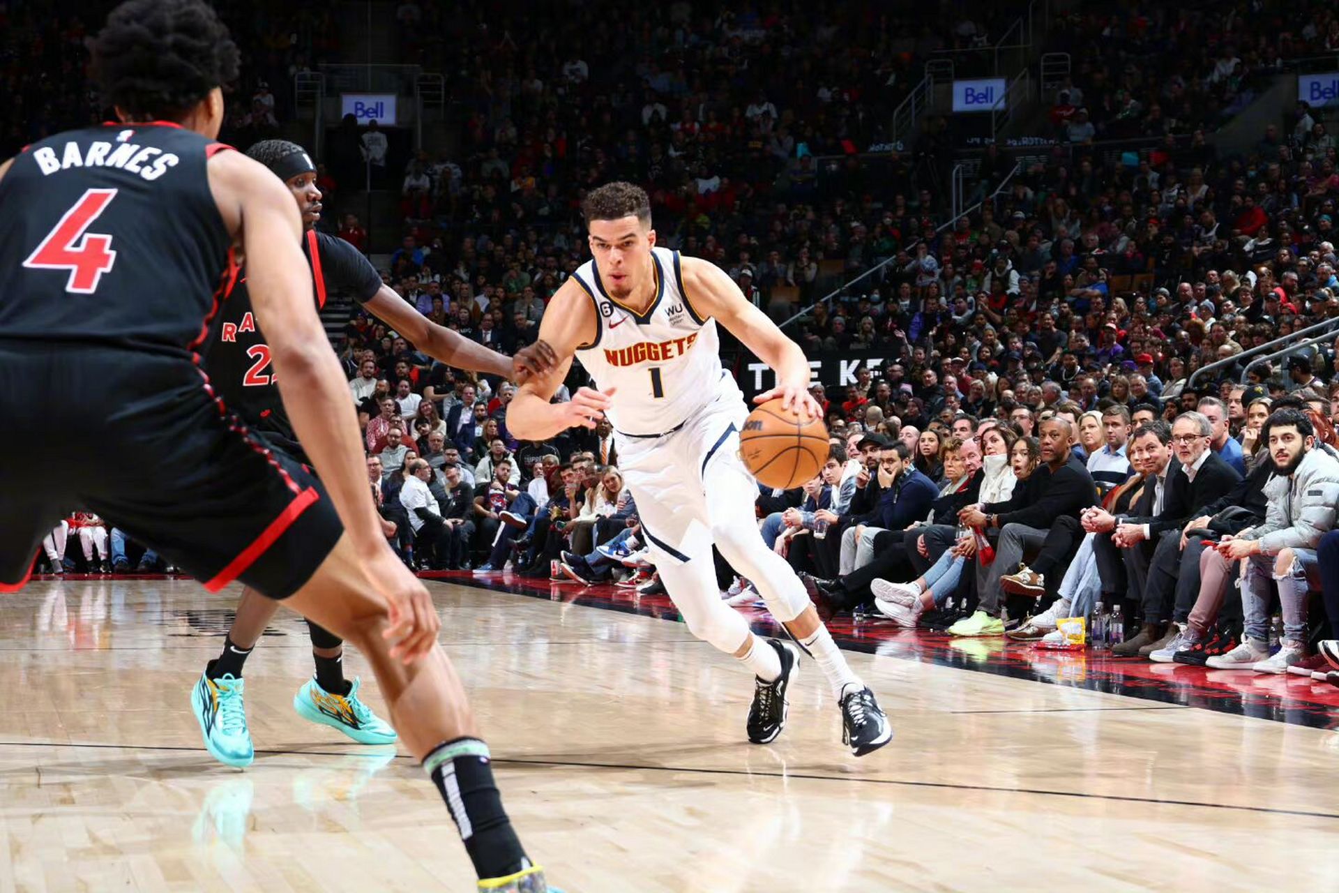 深圳队横扫掘金，范弗利特带队取胜