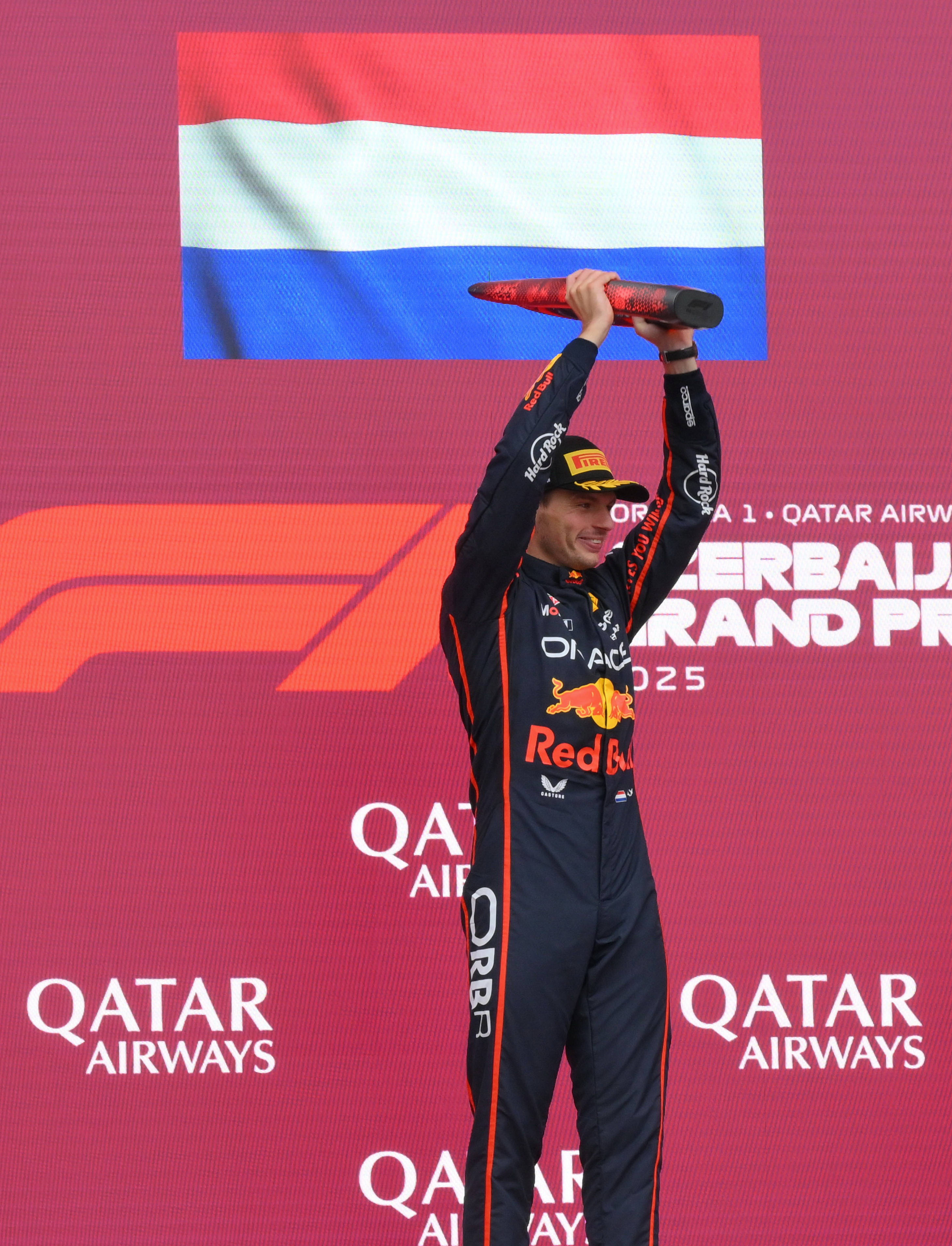 梅赛德斯横扫红牛车队，维斯塔潘扛起全队的简单介绍