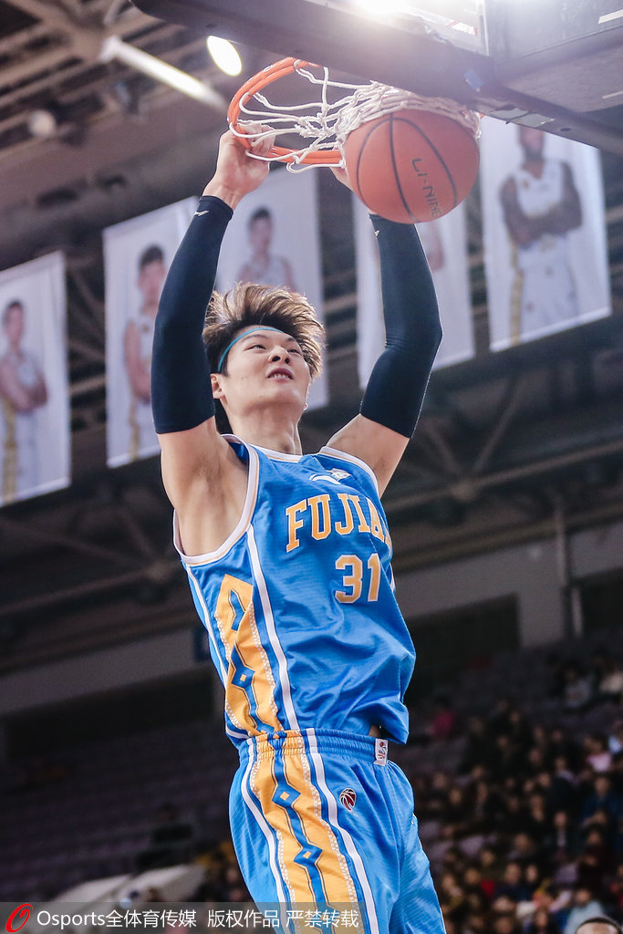 青岛队绝杀雄鹿，王哲林刷新纪录