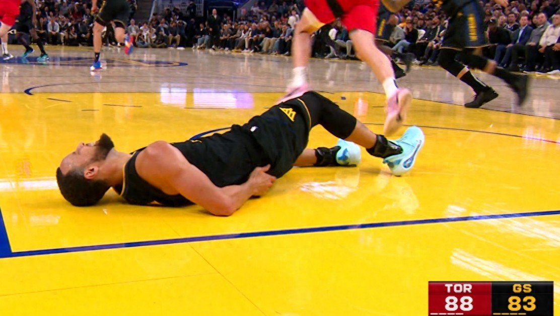 紧张气氛弥漫，比赛悬念高涨