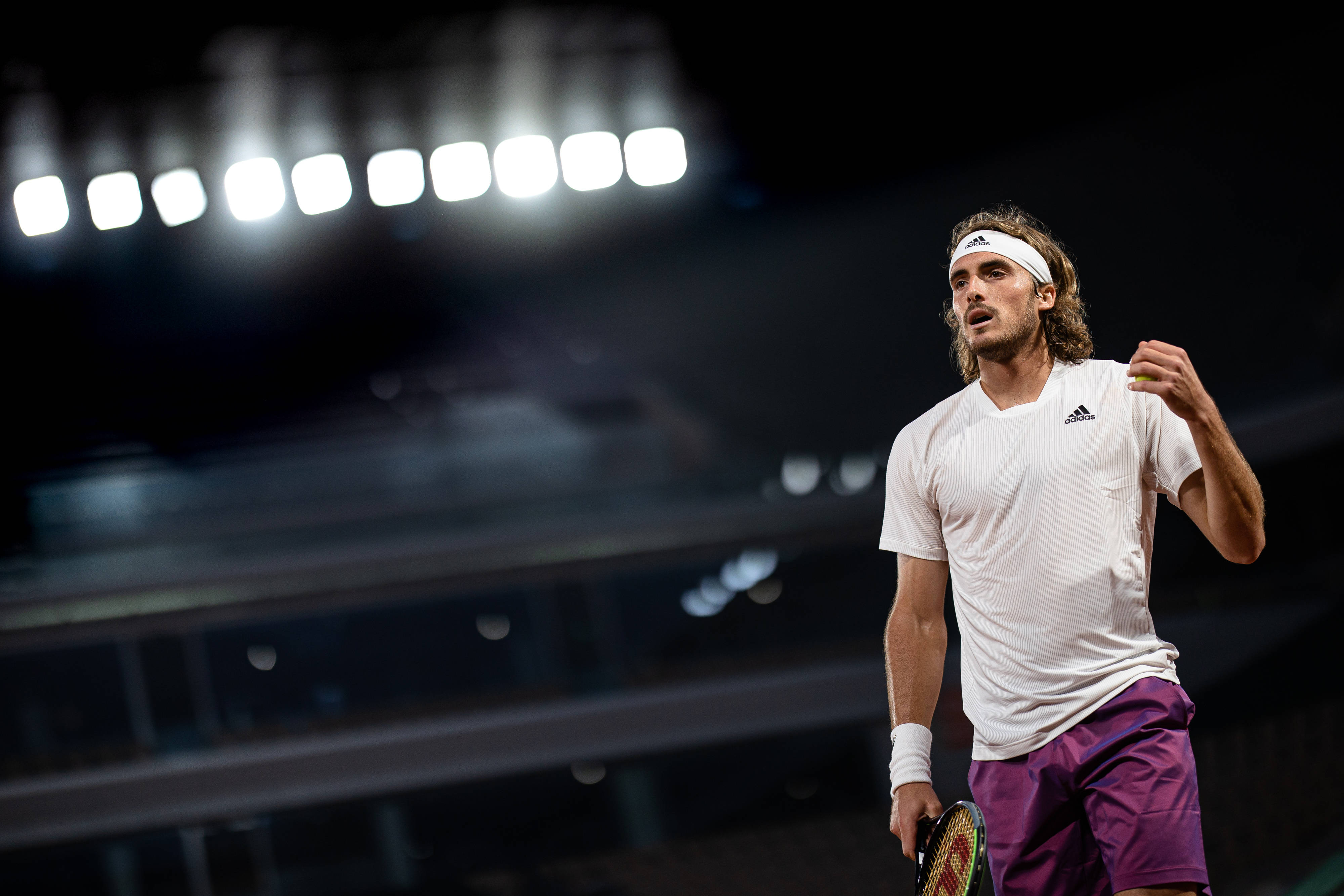 美国网球队强势世界网球队，西西帕斯爆发神勇的简单介绍