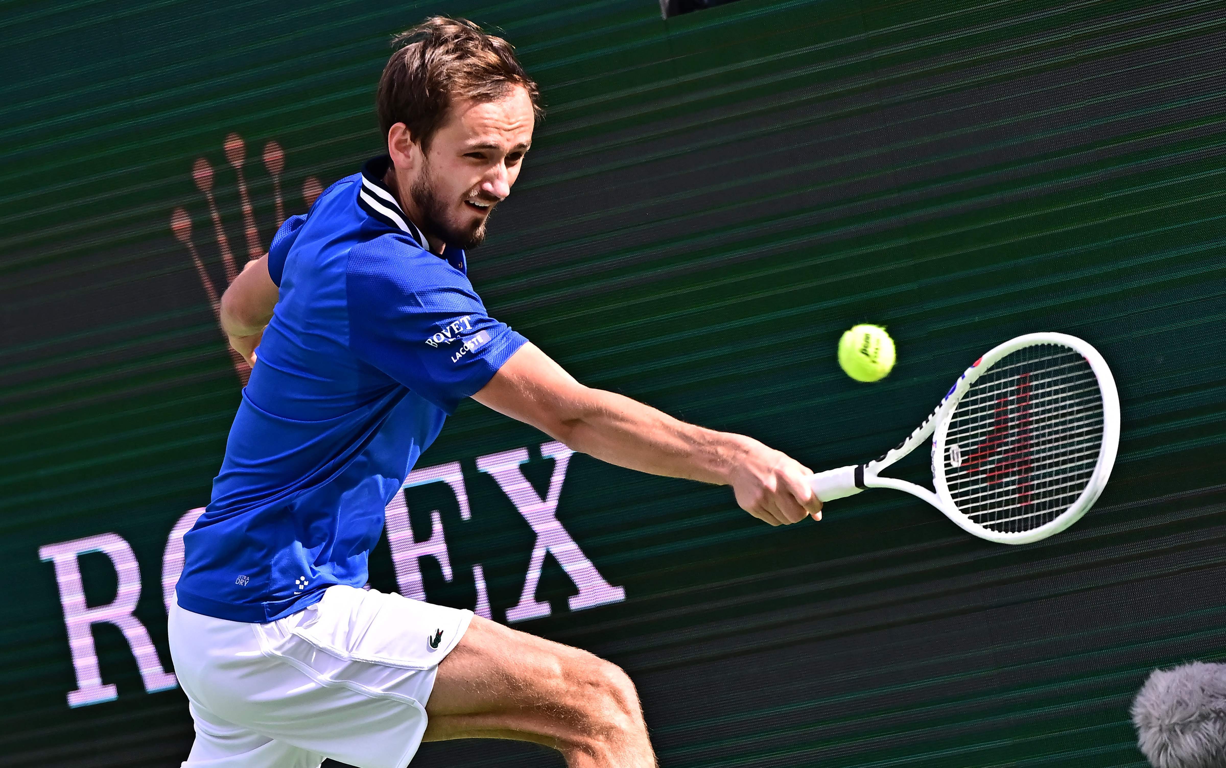 法国网球队险胜美国网球队，梅德韦杰夫送出助攻的简单介绍