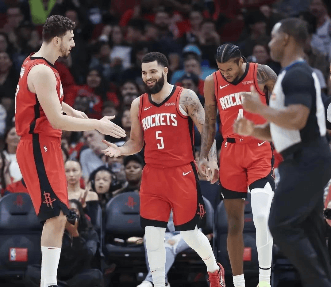 关于火箭轻取勇士，拉文统治全场的信息