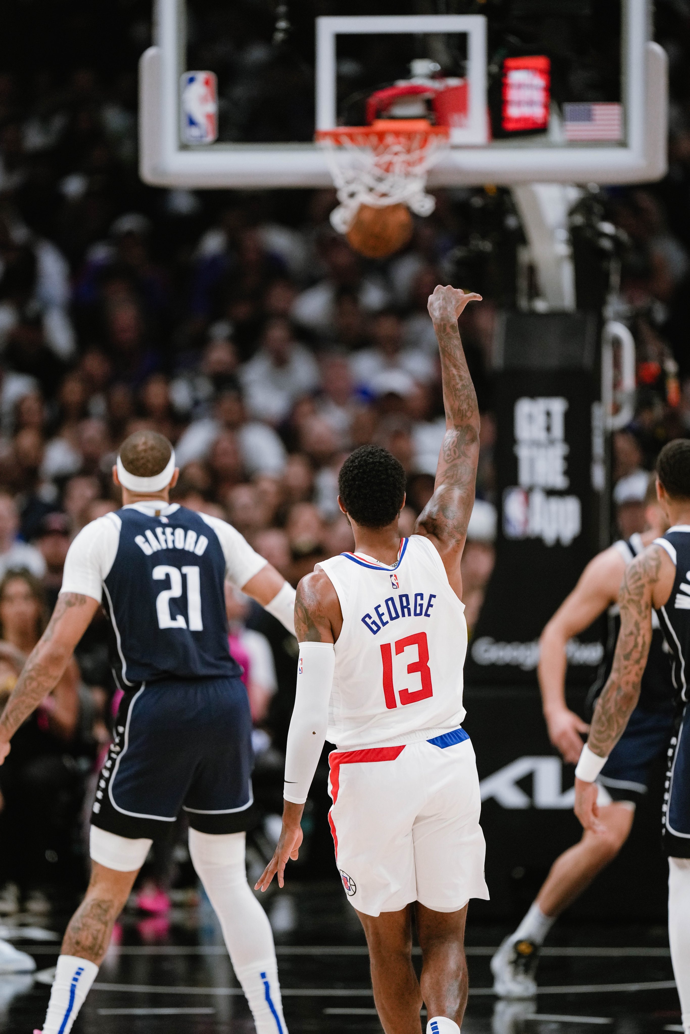 广东队险胜尼克斯，东契奇点燃赛场