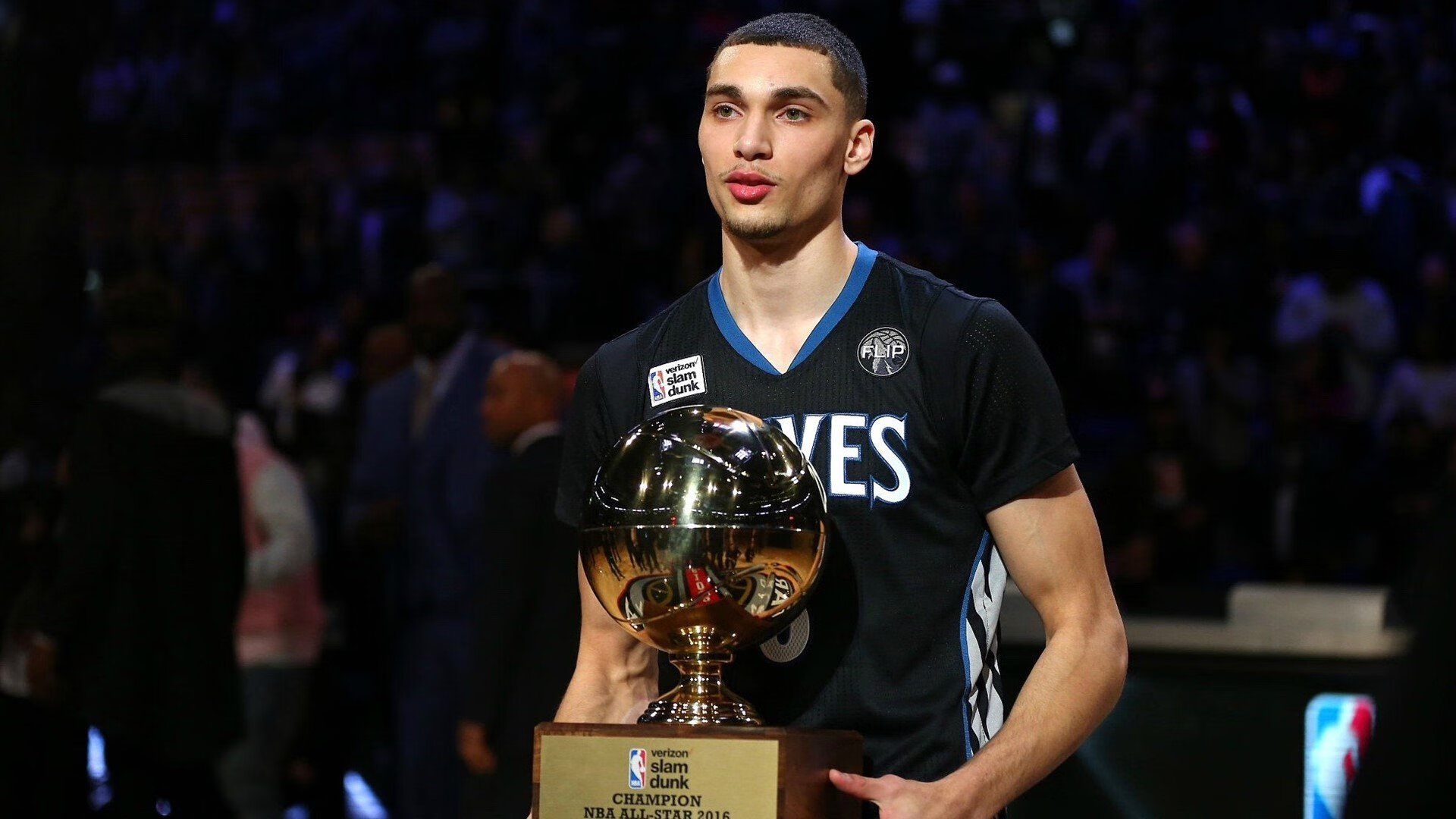 猛龙碾压马刺,莫兰特惊艳四座,新生代与传统的碰撞