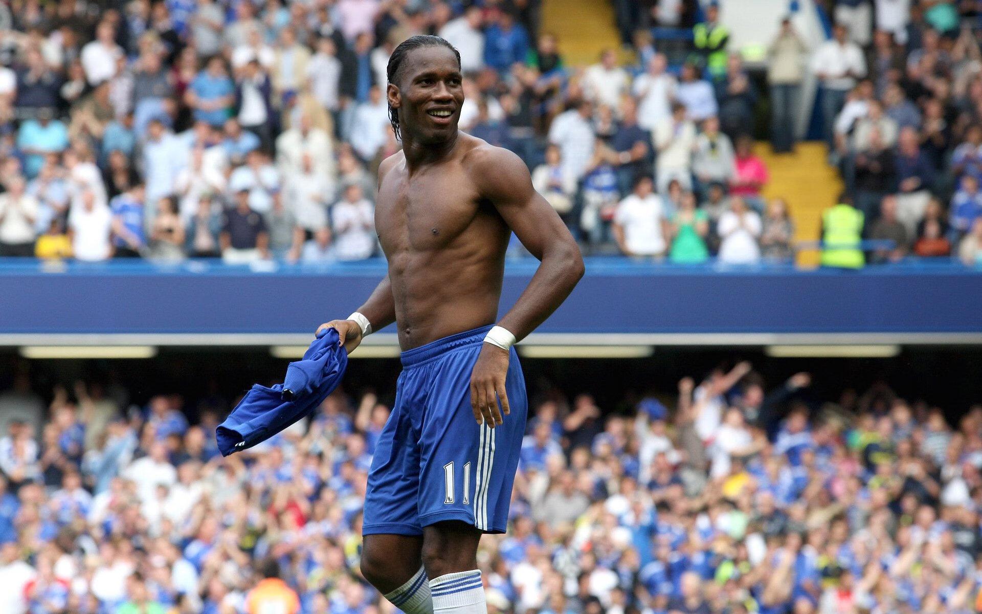 当蓝月坠落时，萨内用肩膀托起了整座伊蒂哈德